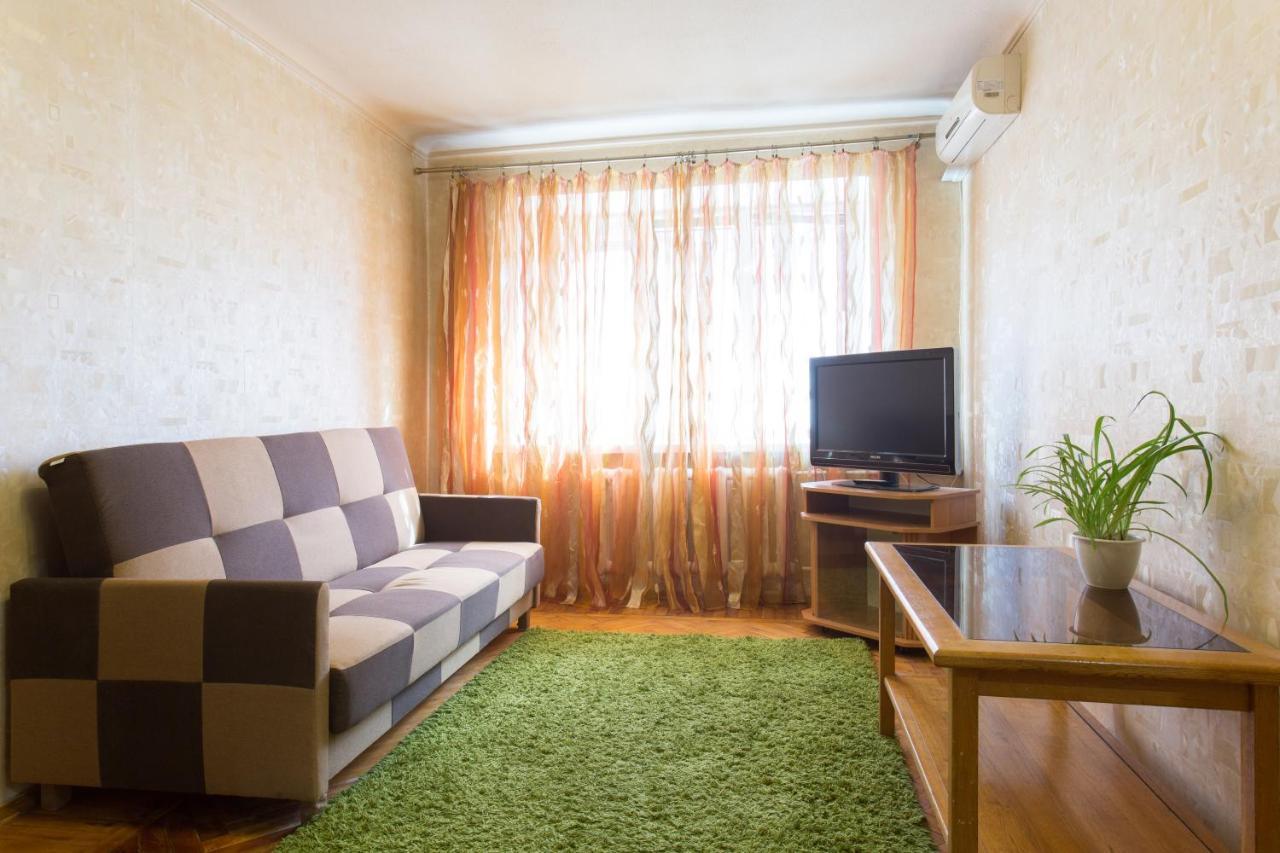 Kosmicheskaya Street Area Apartment Kharkiv Bagian luar foto