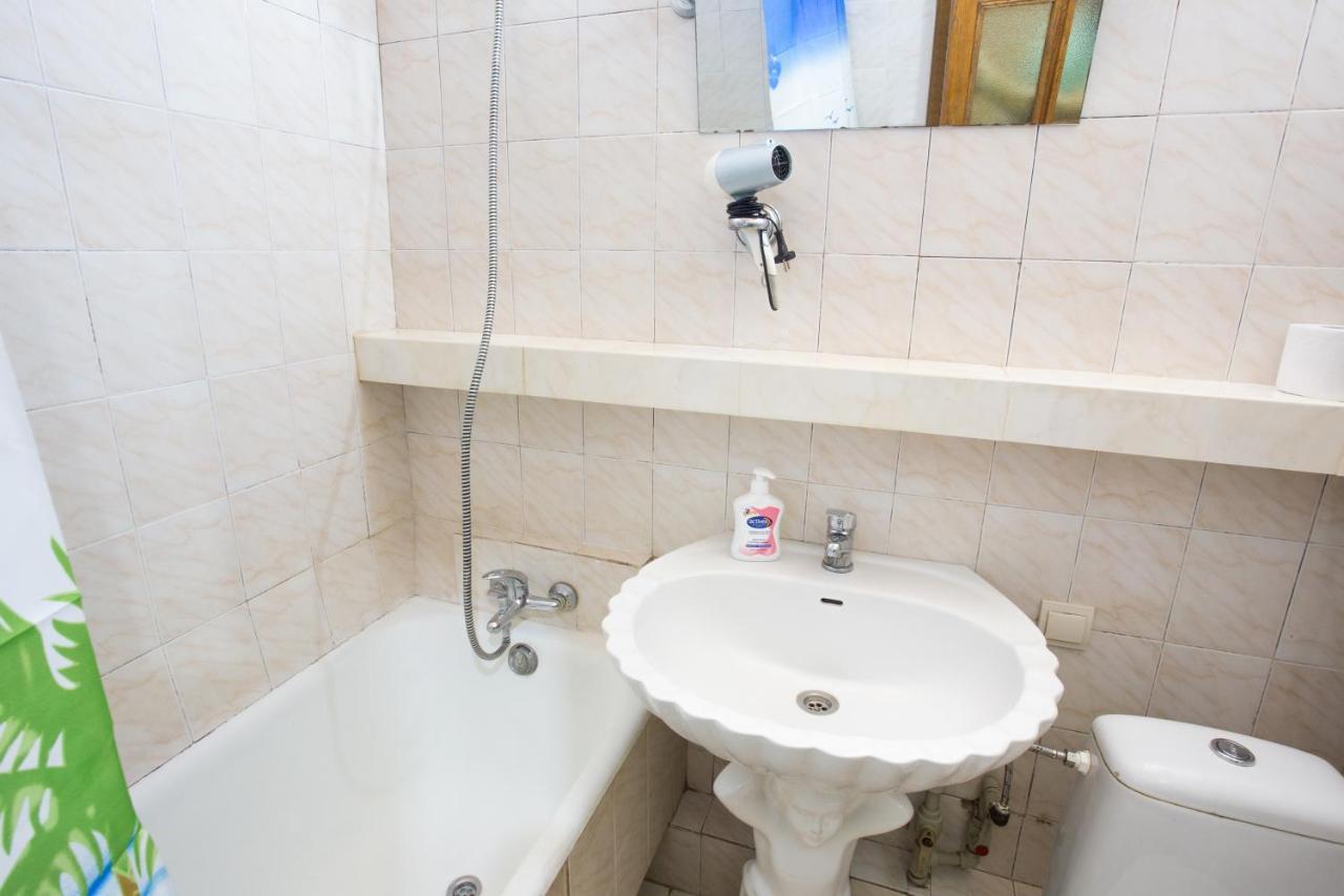 Kosmicheskaya Street Area Apartment Kharkiv Bagian luar foto
